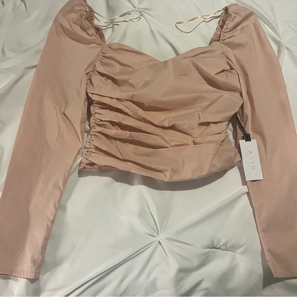 ASTR THE LABEL BLUSH RUCHED LONG SLEEVE TOP XSMALL DRY CLEAN ONLY FEMININE - Picture 4 of 5
